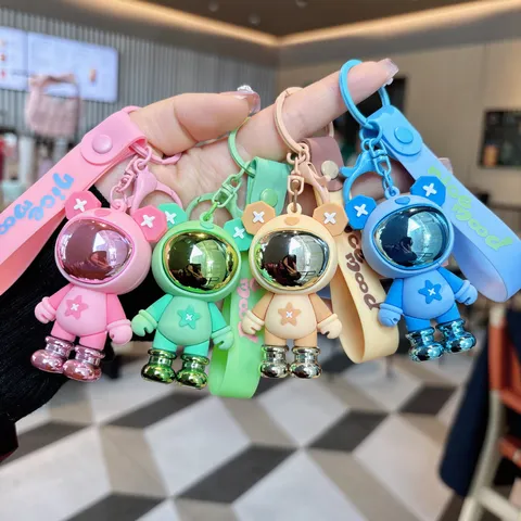 Lindo Llavero de Oso Astronauta de Moda Estrella Empalmada Colgante de Bolso de Oso Espacial Llavero de Casco Galvanizado para Mochila