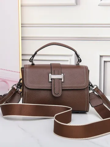 Genuine Leather Small Square Handbag Womens Commuter Crossbody Bag Minimalist Flap Shoulder Bag Versatile Daily Purse