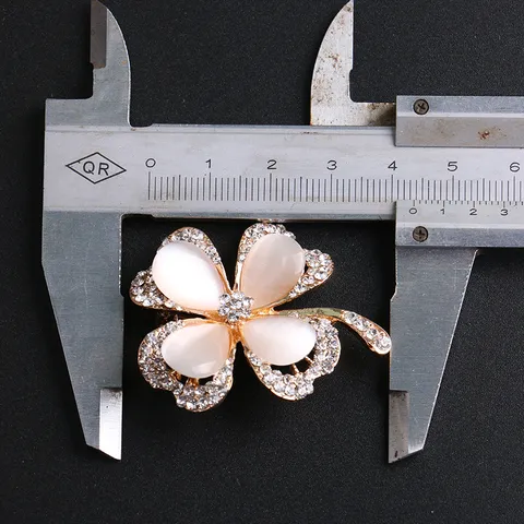 Elegant Zinc Alloy Rhinestone Flower Brooch For Women Champagne Gold Plated Plant Camellia Opal Pin Safety Clothing Decoration Accessories Gift