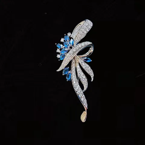 Niche Design Copper Zirconia Inlaid Floral Brooch High-End Suit Corsage Elegant Women Fashion Jewelry Gift