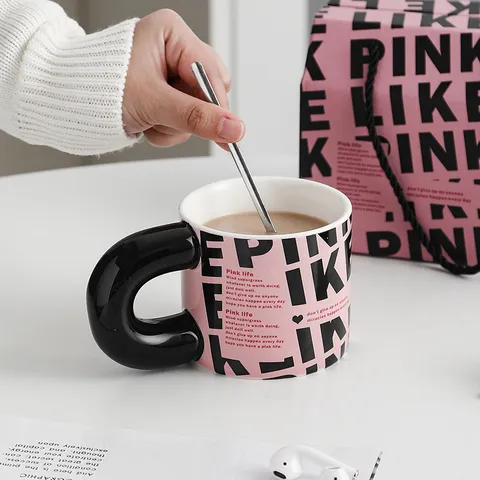 Taza de Café de Cerámica Creativa Lindo Menaje de Cocina Rosa Con Mango de Cuentas Único Taza Novedad Para Hogar Oficina Uso Diario