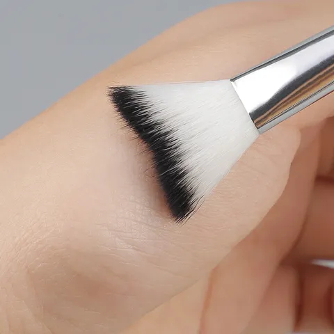 Professional V-Shaped Fish Tail Nose Shadow Brush Highlighting Contour Makeup Brush With Wooden Handle Synthetic Fiber Hair