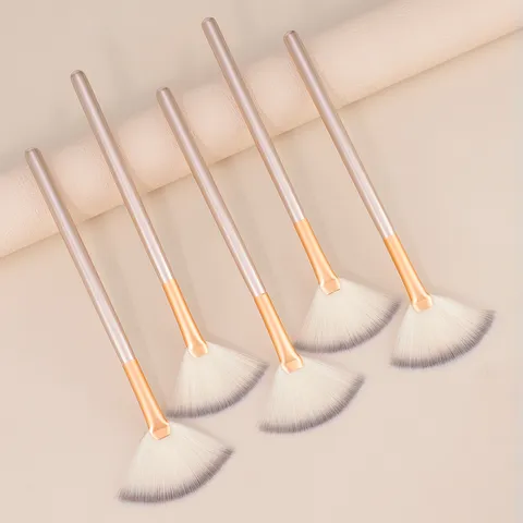 Professional Wooden Handle Synthetic Fiber Fan-Shaped Highlighter Brush Soft Makeup Brush Facial Beauty Tool