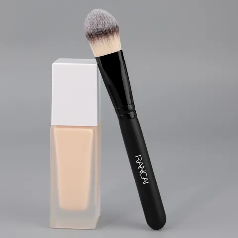Όλο Μαύρο Πινέλο Make-up με Επίπεδο Σχήμα Γλώσσας για Αρχάριους Άψογο Μακιγιάζ Βάσης Γρήγορη Εφαρμογή Ξύλινη Λαβή Σωλήνας Αλουμινίου Εργαλείο Μακιγιάζ από Συνθετική Ίνα