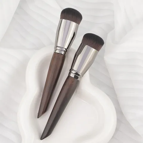 Professional Makeup Brush Soft Nylon Bristles Wooden Handle Portable Foundation Concealer Brush Daily Beauty Tool