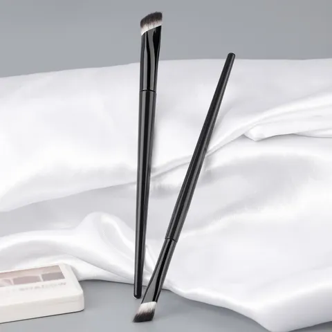 Professional Makeup Brush Angled Triangle Concealer Brush Face Highlight Contouring Detail Blending Concealer Concealer Tool For Women
