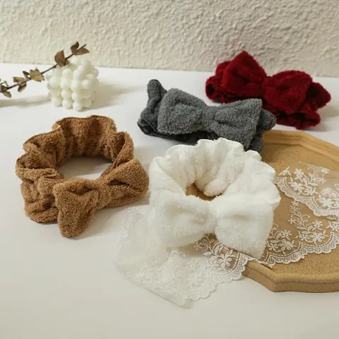 Carina Fascia per Capelli con Fiocco in Velluto Ampio Bordo con Volant Morbida Fascia Donna Spa Trucco Lavaggio Viso Avvolgi Capo Elastico Accessorio