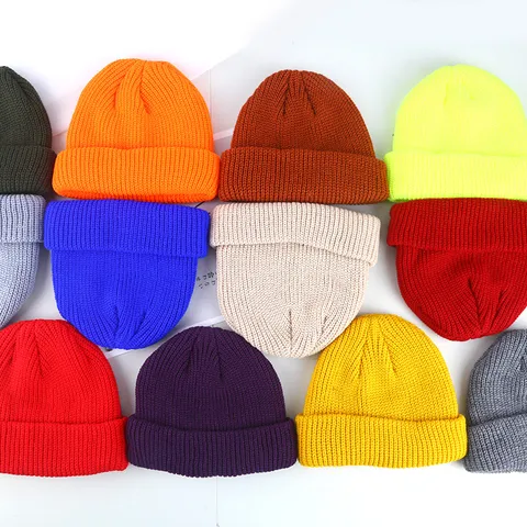 Gorro Acrílico Cálido de Invierno Unisex Color Sólido Bordado a Mano Sombrero de Punto Casual