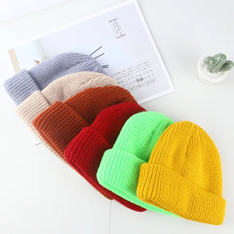 Gorro Acrílico Cálido de Invierno Unisex Color Sólido Bordado a Mano Sombrero de Punto Casual
