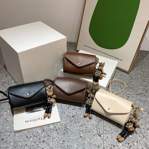 Γυναικεία Μόδα Δέρμα PU Κυλινδρική Τσάντα Crossbody Μονόχρωμη Casual Τσάντα Ώμου Με Χαριτωμένο Κρεμαστό
