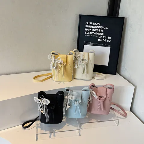 Γυναικείο Casual Δερμάτινο PU Mini Bucket Bag Κάθετη Τσάντα Χιαστί Κινητού Τηλεφώνου Χαριτωμένο Μενταγιόν με Φιόγκο Μαργαριταριού Καθημερινή Τσάντα Χεριού