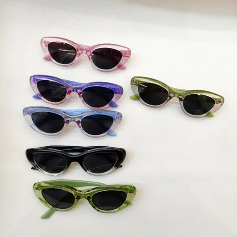 Kids Vintage Cat Eye Polarized Sunglasses Gradient Pink Blue Colors Shades Cute Sweet UV400 Sun Protection Eyewear For Boys Girls Outdoor Travel