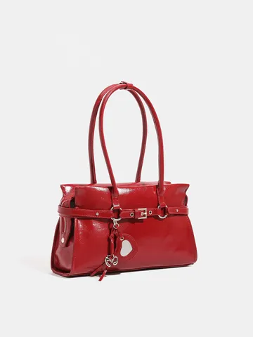 Bolso de Hombro de Cuero PU para Mujer Estilo Moto Tendencia Bolso de Commuter con Decoración de Cinturón y Colgante de Corazón