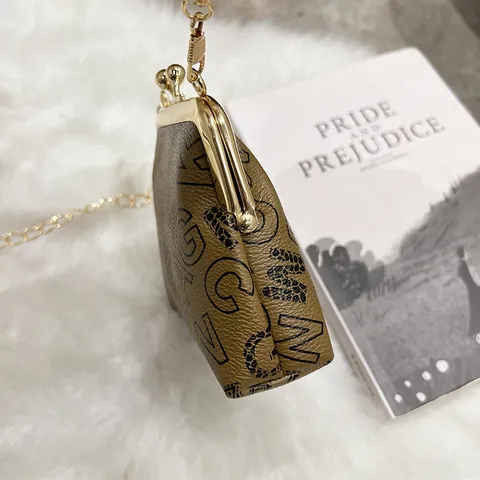 Bolso Bandolera de Cadena con Cierre de Beso para Mujer Diseño de Nicho Grafiti de Letras Piel PU Bolso de Hombro Casual de Moda