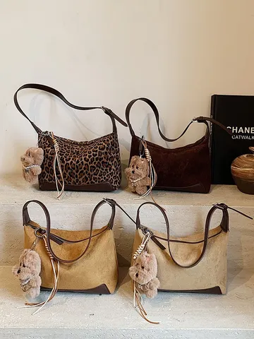 Bolso de Hombro Retro de Cuero PU para Mujer Bolso Casual de Moda con Lindo Colgante de Muñeca de Perro de Peluche