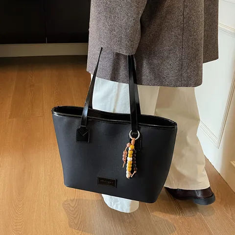 Megali Choritikotita Amerikaniko Casual PU Derma Tote Bag Gynaikes Retro Commuter Tsepi Omou Aples Fashion Handbag