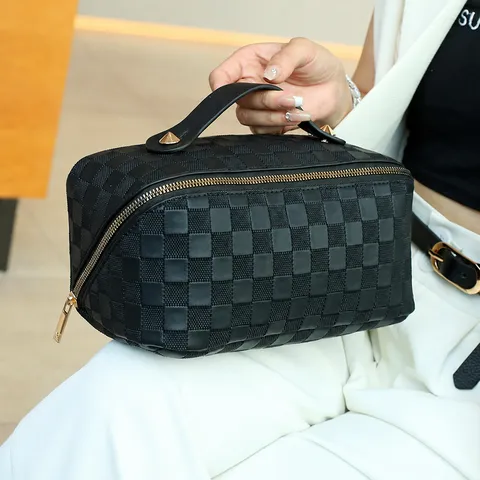 Women's PU Leather Checkered Cosmetic Bag Large Capacity Waterproof Toiletry Pouch Portable Travel Makeup Organizer Bag
