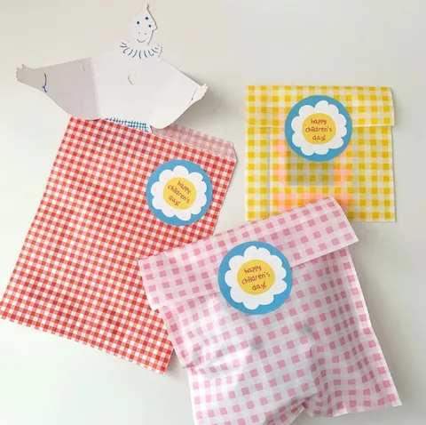 Happy Childrens Day Cartoon Round Reward Stickers Removable Self Adhesive Flower Labels Plaid Wrapping Seals For Kids Kindergarten Gift Decor