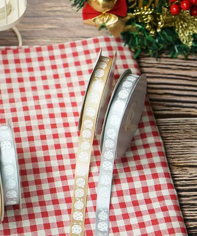 Nastro di Raso di Natale Stampa Fiocco di Neve Pallina Festiva Materiale Imballaggio Regalo Oro Argento Nastri Rotoli per Albero Festa Decorazione