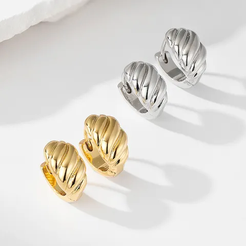Boucles d'Oreilles Créoles Torsadées en Cuivre Minimalistes Manchettes d'Oreille Croissant Géométriques pour Femmes Bijoux de Mode
