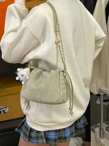 Sac Seau en Cuir PU Mode Style Coreen pour Femmes Sac Bandouliere Casual avec Cordon et Chaine en Metal