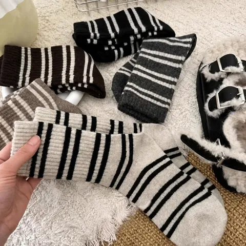 Women's Thickened Warm Striped Crew Socks Autumn Winter Retro Casual Soft Polyester Daily Long Socks