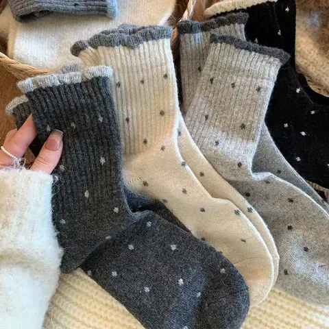 Women Vintage Polka Dot Crew Socks Retro Style Warm Soft Polyester Skin-Friendly Casual Daily Fashion Hosiery