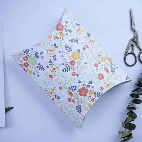 Scatola Regalo in Carta Floreale a Forma di Cuscino Decorativa per Caramelle e Bomboniere per Matrimonio Compleanno Festa Contenitore