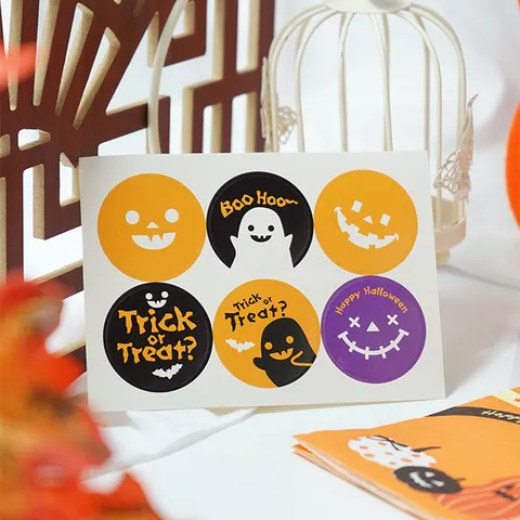 Autocollants de Halloween Citrouille Fantôme Ronds Mignons Visage Souriant Expressions Drôles Étiquettes de Scellage Boulangerie Décoration