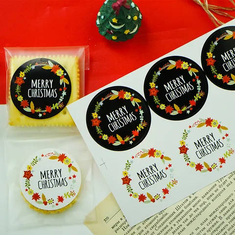 Merry Christmas Coated Paper Adhesive Labels Round Gift Packaging Seals Black White Festive Floral Wreath Stickers Holiday Baking Bag Envelope Decoration Supplies