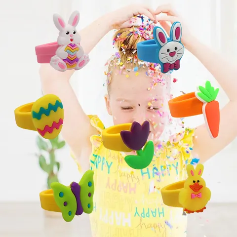 Ostern Cartoon PVC Ringe Für Kinder Niedlichen Kaninchen Küken Osterei Karotte Geformt Verstellbare Band Ringe Für Festival Party Gefälligkeiten Geschenk Dekorative Spielzeug