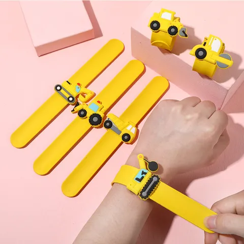 Bracciale a Scatto Cartone Animato Veicolo da Cantiere Giallo Silicone Braccialetto da Polso per Bambini Festa Giocattoli Gioielli Regalo