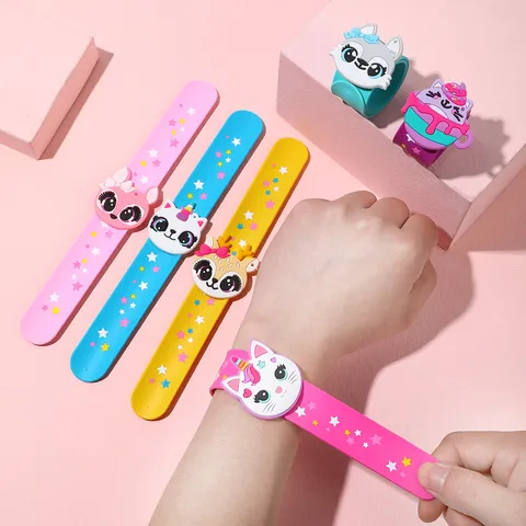 Simpatico Braccialetto Slap Animale Cartone Animato Stella Braccialetto in Silicone Sicuro Simpatico Gatto Cervo Giocattolo per Bambini Regalo di Compleanno Giornaliero Gioielli