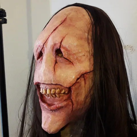 Halloween Horror Cabello Largo Diablo Rojo Máscara de Látex Monstruo Siniestro Sangriento Accesorio de Fiesta Cosplay