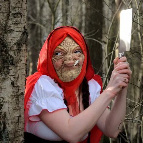 Máscara de Anciana de Látex de Halloween Casco de Señora Mayor Fumadora aterradora con Pañuelo Rojo Máscara de Fiesta de Disfraces Divertida