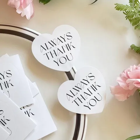 Minimalistisch Modern Selbstklebendes Papier Herz Geschenk Siegel Aufkleber Farbgedruckt Danke Buchstaben Abziehbilder Für Muttertag Bäckerei DIY Verpackung Dekoration