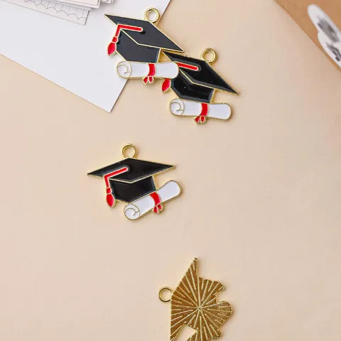 Temporada de Graduación Birrete Diploma Esmalte Colgante Chapado en Oro Aleación para Embalaje de Regalo Decoración Llaveros DIY