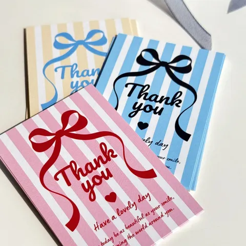 Simple Moderne Papier Cartonné Carte Merci Rayé Décoration De Nœud Carte De Vœux Pour Remise Des Diplômes Festival Emballage Cadeau Papeterie