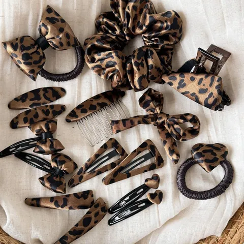 Pinzas para el Pelo Coreanas Vintage Estampado de Leopardo Lazo Dulces Horquillas de Tela de Satén Clips BB Laterales Gomas para el Pelo para Mujeres Accesorios para el Cabello