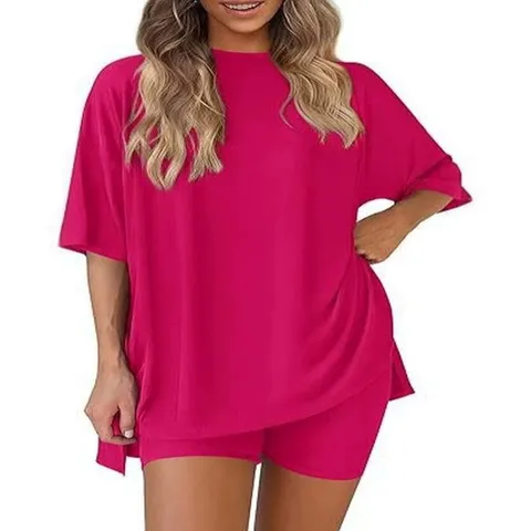 Lässiges Oversize-Kurzarm-Top und Shorts-Outfit für Damen. Aus einfarbigem Polyester-Rippstoff