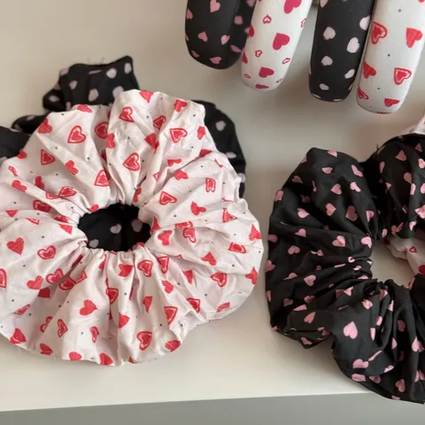 Scrunchie con Stampa a Cuore Stile Coreano Dolce Elastico per Capelli Fascia in Tessuto ad Alta Elasticità per Donne Ragazze Accessori Capelli