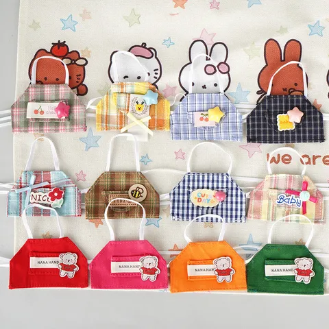 Mini Vestiti per Bambole da 10cm Grembiule a Quadri e Righe Accessori per Bavaglini Cartone Animato Orso In Cotone per Bambola Peluche