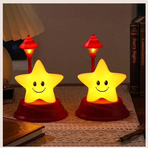 Luce Notturna Creativa a Stella Sorridente Lampada da Tavolo in Plastica ABS per Camera da Letto Studio Regalo Decorazione Natale