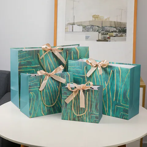 Groene Papieren Geschenktassen met Strik Gouden Lijnen Winkeltassen voor Kleding Cosmetica