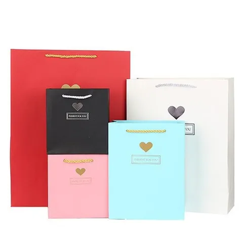 Zakelijke Effen Wit Karton Geschenktas Met Goud Folielegging Hart Handvat Papiertas Voor Feest Geschenkverpakking