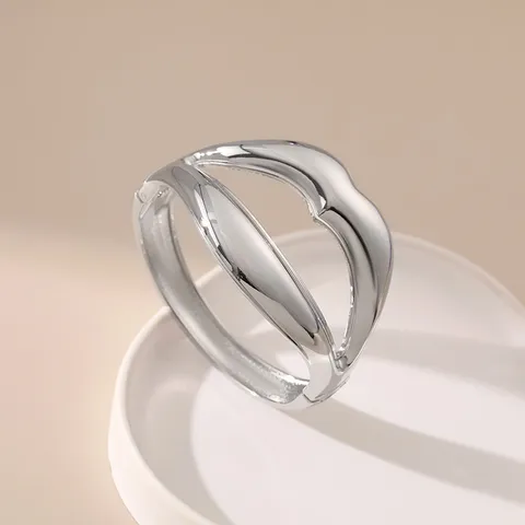 Bracciale Rigido in Lega a Forma di Labbro Stile Designer di Nicchia per Donna Placcato Oro Argento Bracciale alla Moda