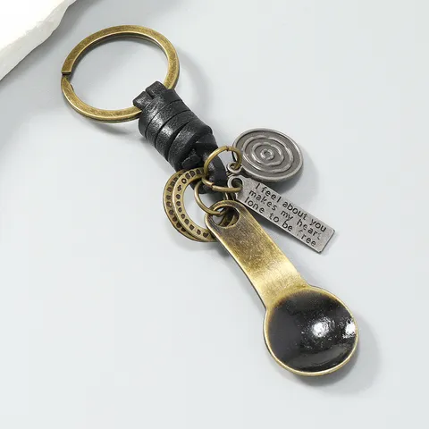 Retro Metalen Lepel Sleutelhanger Gegraveerde Hanger Gevlochten Koeienhuid Leren Koord Sleutelring Auto Broek Ketting Houder Ornament