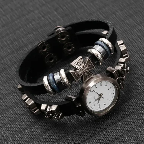 Reloj Pulsera de Cuero de Vaca Vintage Punk para Hombre Mujer Dije de Cruz de Aleación de Zinc Remache Correa Ancha Multicapa Reloj de Cuarzo Pulsera Envolvente