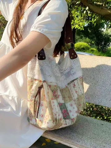 Borsa Tote in Tela Floreale in Stile Coreano con Inserti in Pizzo e Grande Capacità Borsa a Tracolla Casual per Donna