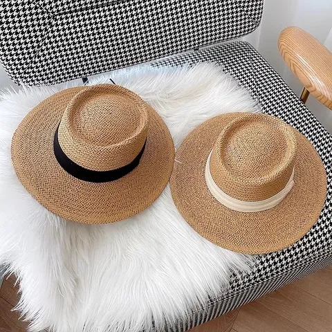 Chapeau Canotier Vintage en Paille de Papier Calotte Plate pour Femmes Large Bord Pare-Soleil Chapeau de Paille de Plage Avec Ruban